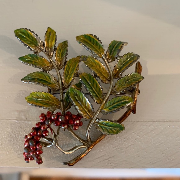 Vintage Green Leaf  Brooch with Red Berries - Picture 3 of 6